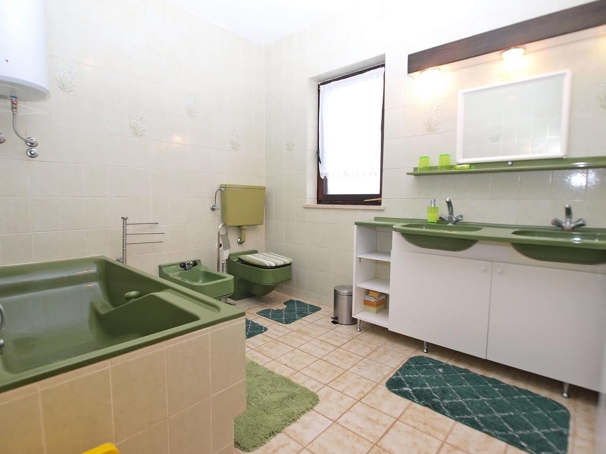 Apartments Dvorine 1210 Банджоле Экстерьер фото